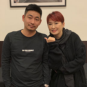 湯寶如與經紀人李志合影